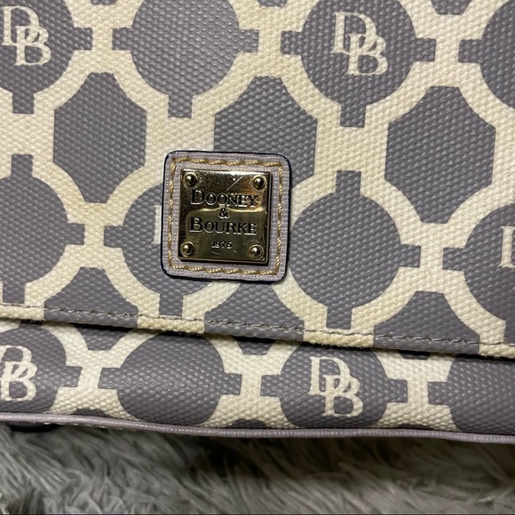 💕Dooney and Bourke Sanibel crossbody/shoulder bag💕 - Picture 3 of 10